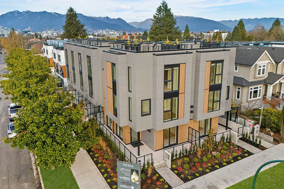 595 W 29th Avenue Vancouver, BC - 1