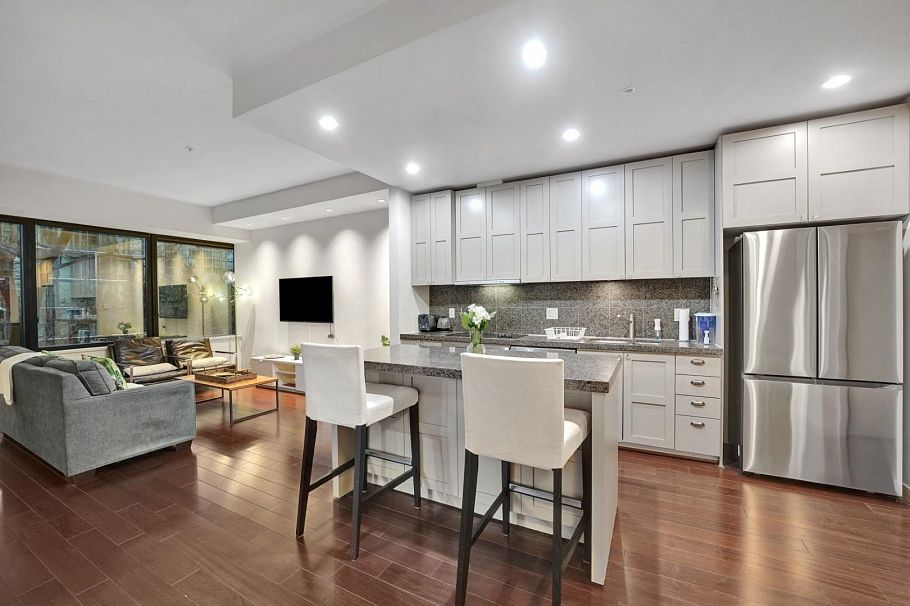 407 1333 W Georgia Street Vancouver, BC - 3