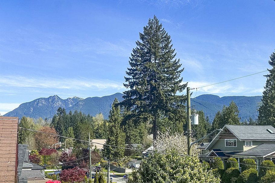 2029 Philip Avenue North Vancouver, BC - 23