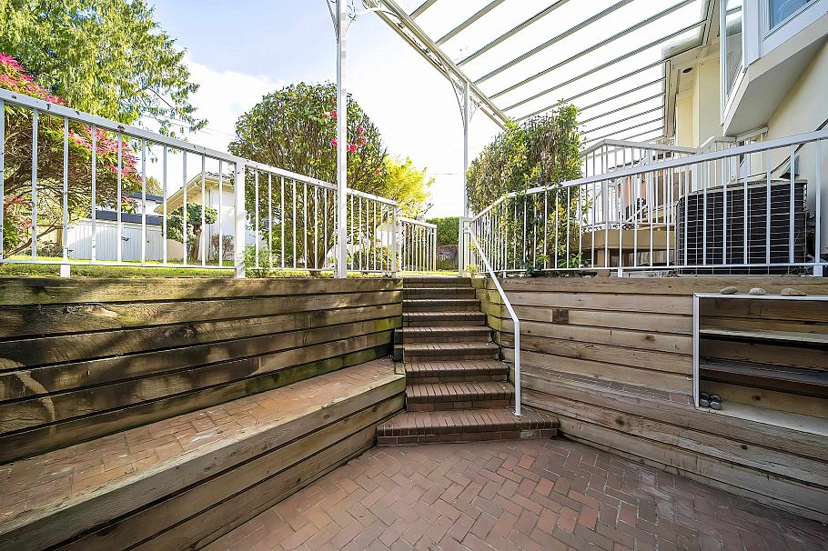 2039 W 62 Avenue Vancouver, BC - 29