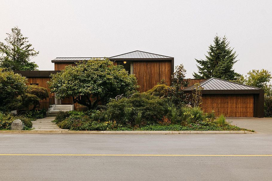 1295 W Keith Road North Vancouver, BC - 1