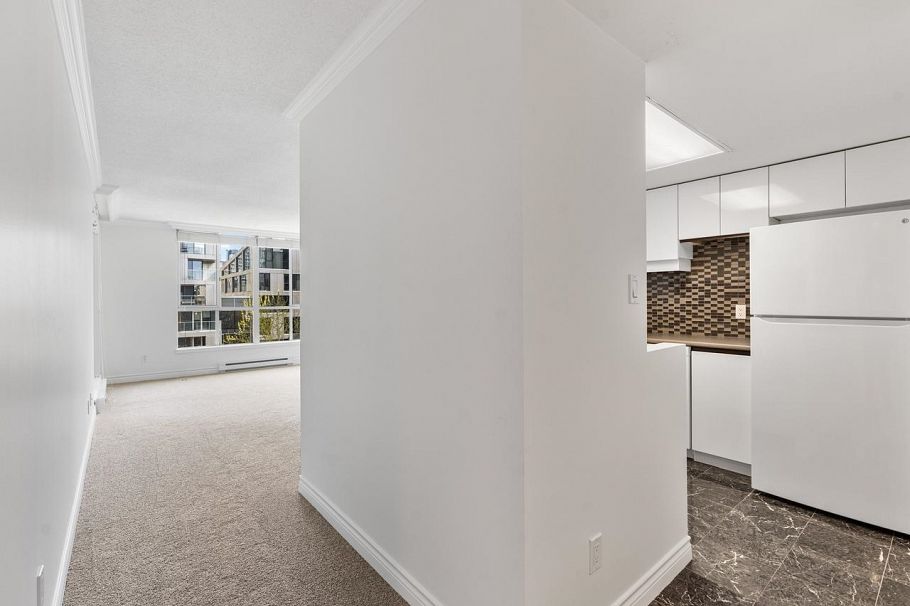 910 1500 Howe Street Vancouver, BC - 2