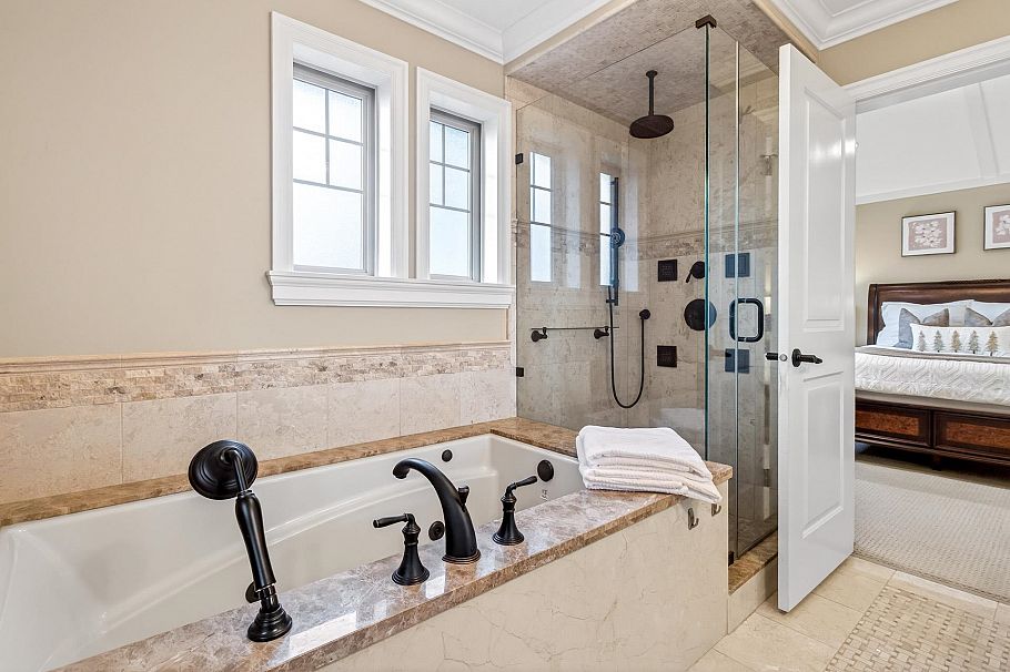 4532 W 15th Avenue Vancouver, BC - 24