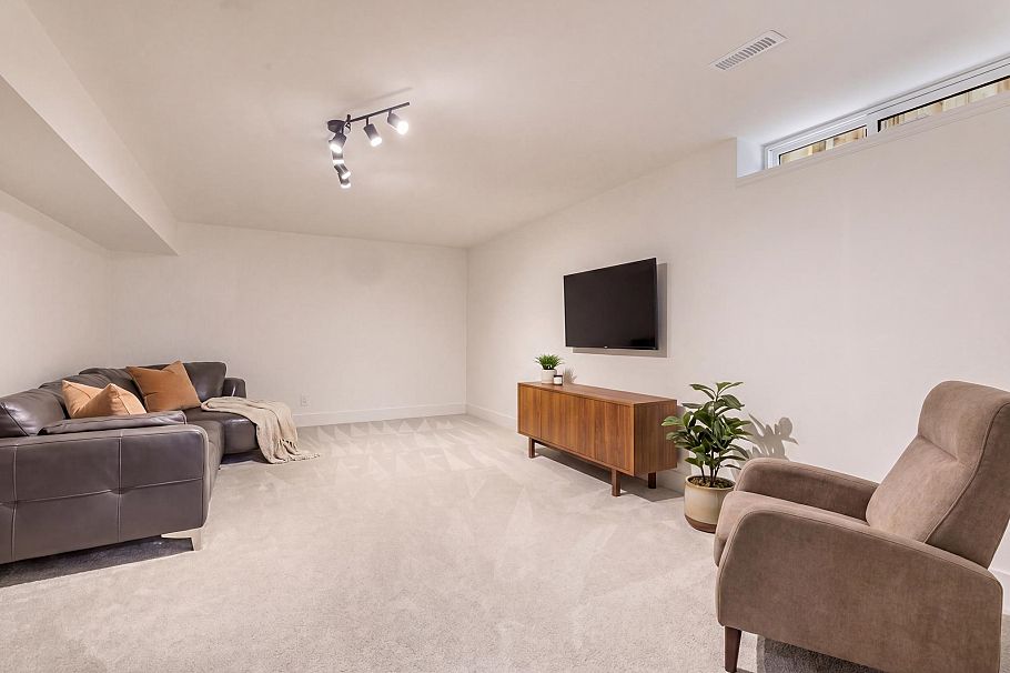 999 Canyon Boulevard North Vancouver, BC - 24