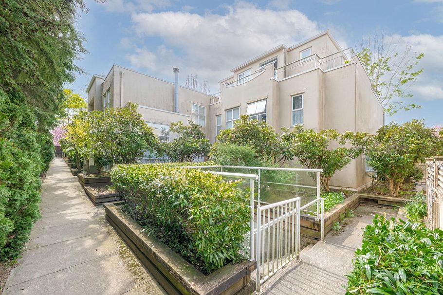 D 3439 E 43rd Avenue Vancouver, BC - 3