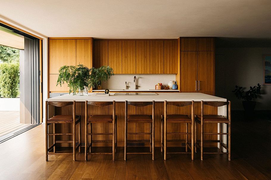 1295 W Keith Road North Vancouver, BC - 9