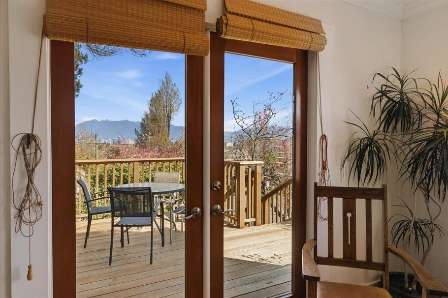 706 W 24th Avenue Vancouver, BC - 11