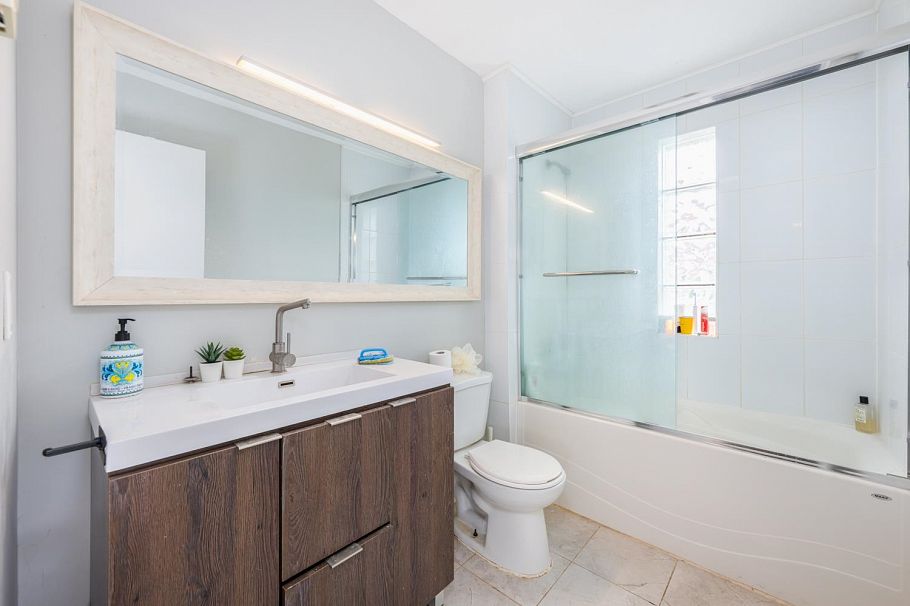 D 3439 E 43rd Avenue Vancouver, BC - 14