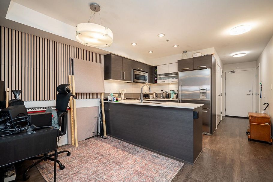 212 2858 W 4th Avenue Vancouver, BC - 5