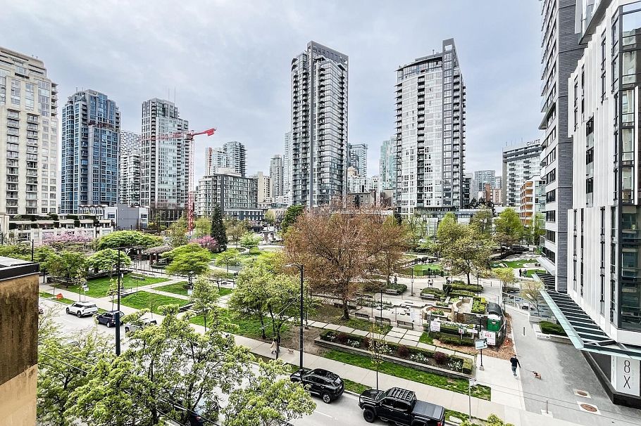 506 488 Helmcken Street Vancouver, BC - 1