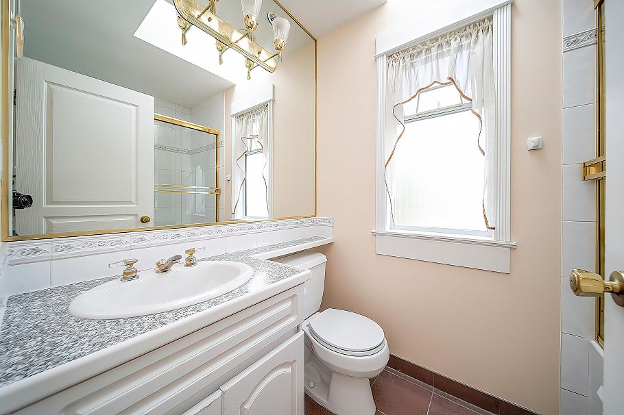 2039 W 62 Avenue Vancouver, BC - 19