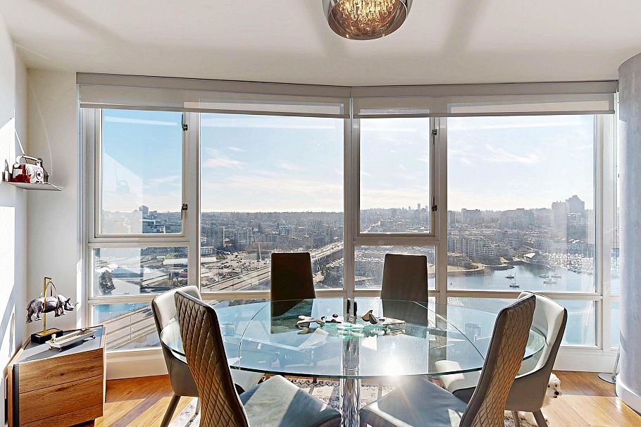 2706 1033 Marinaside Crescent Vancouver, BC - 1