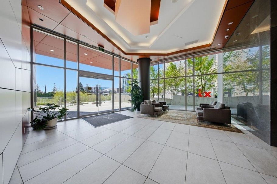 602 1550 Fern Street North Vancouver, BC - 17