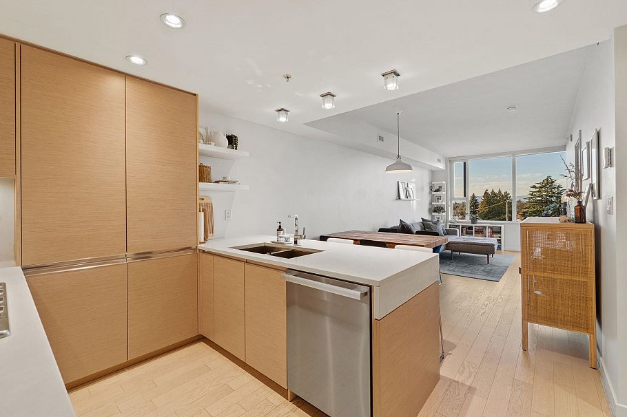 306 505 W 30th Avenue Vancouver, BC - 3