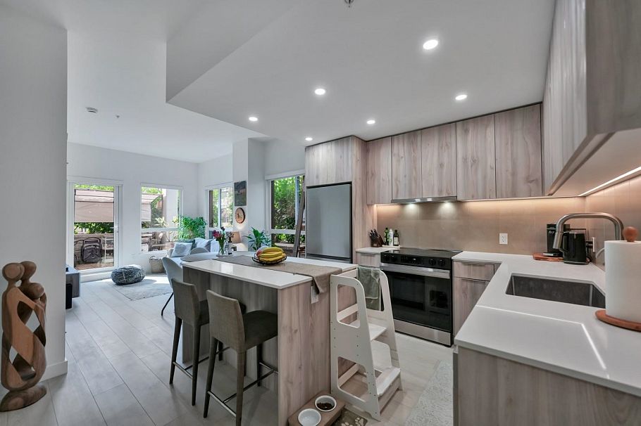 101 3596 Malsum Drive North Vancouver, BC - 3