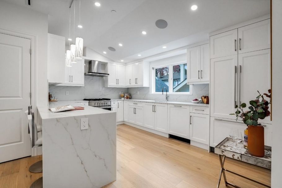 2012 W 15th Avenue Vancouver, BC - 16