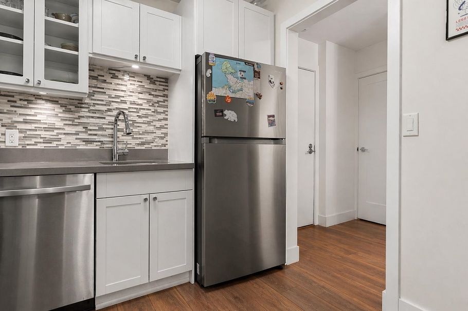 104 2475 York Avenue Vancouver, BC - 9