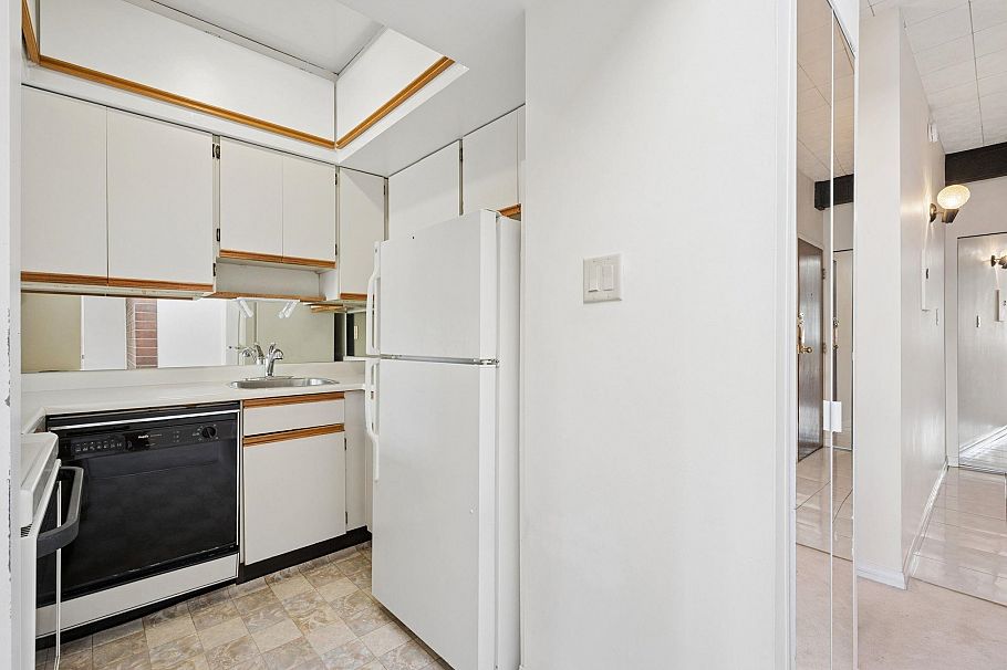 409 1535 Nelson Street Vancouver, BC - 17