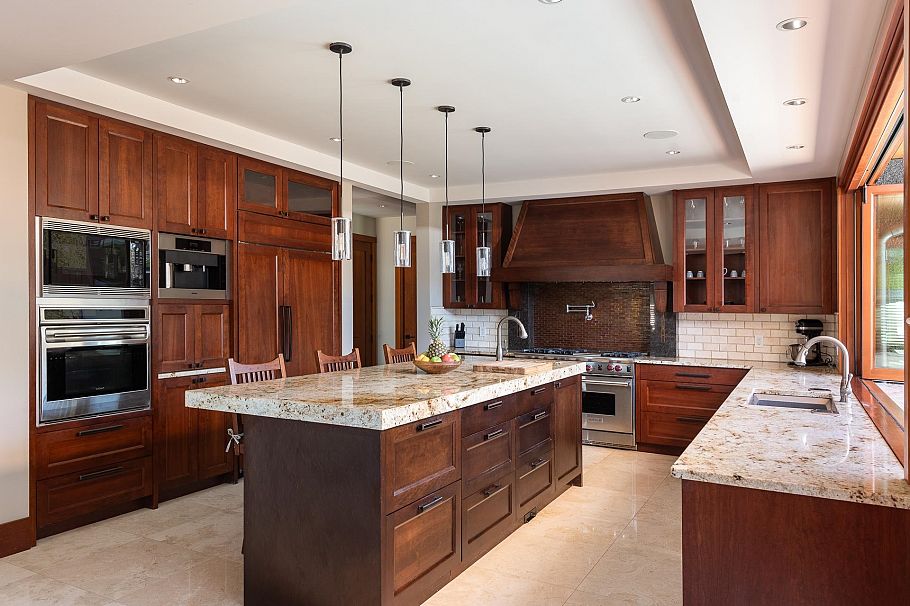 4230 Lions Avenue North Vancouver, BC - 4