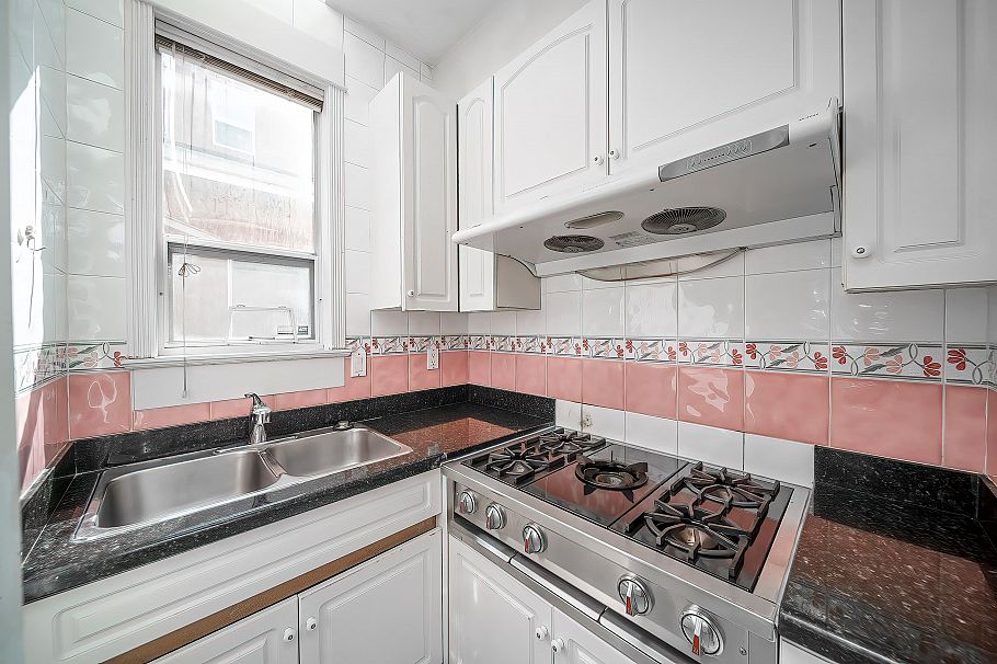 2039 W 62 Avenue Vancouver, BC - 9