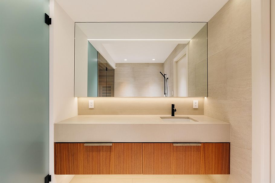 1295 W Keith Road North Vancouver, BC - 23