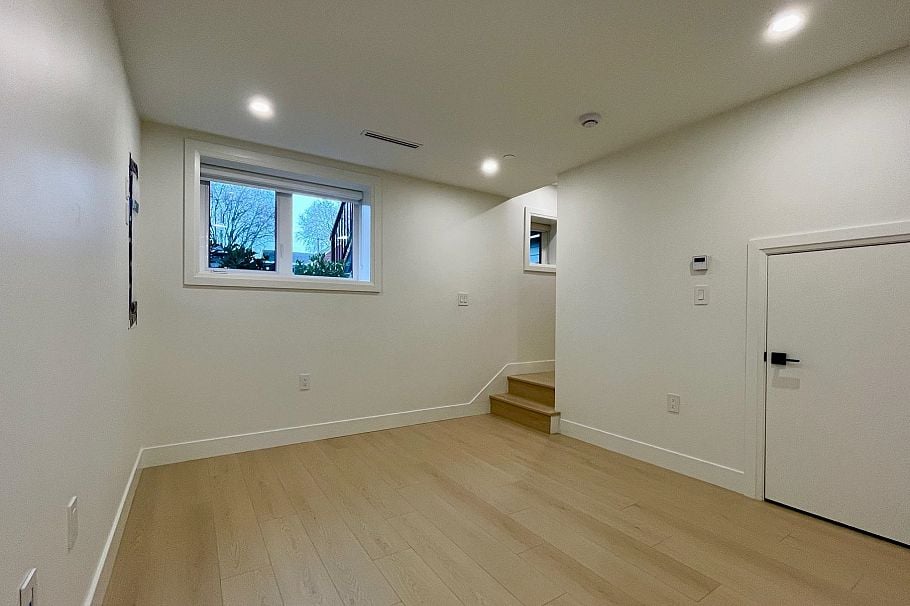 162 E 43rd Avenue Vancouver, BC - 11
