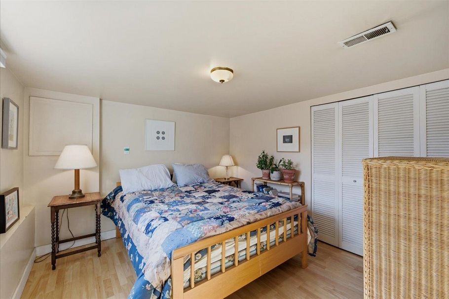 706 W 24th Avenue Vancouver, BC - 31