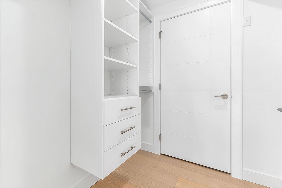 7355 Oak Street Vancouver, BC - 9