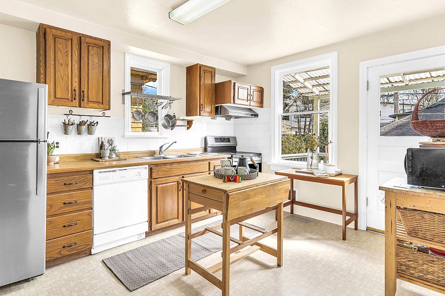 1756 E 7th Avenue Vancouver, BC - 9