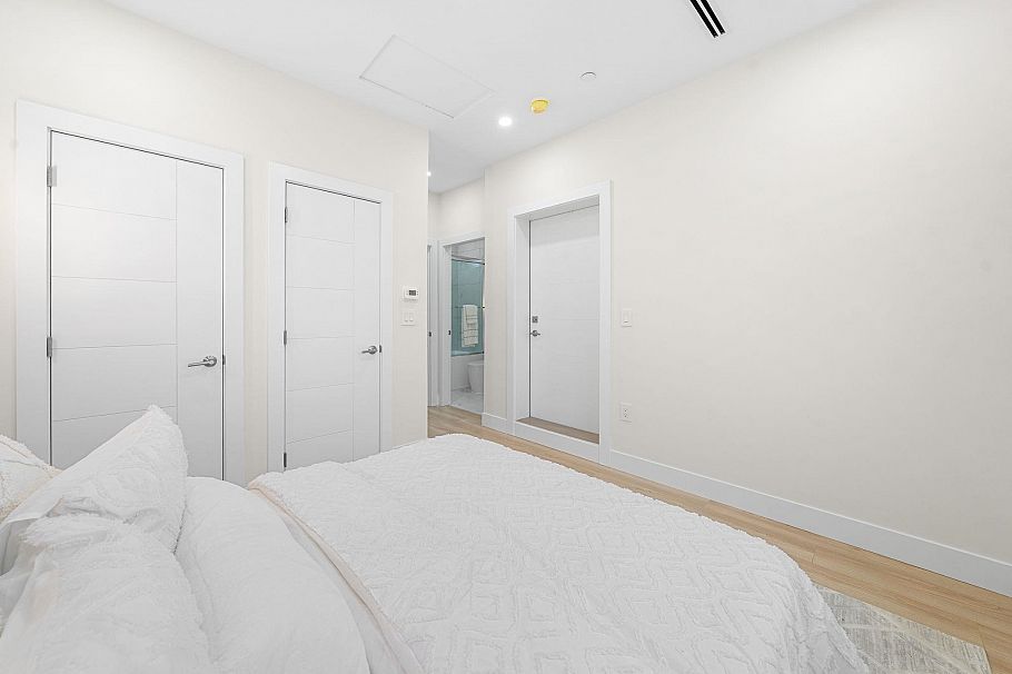 3 3581 Haida Drive Vancouver, BC - 35