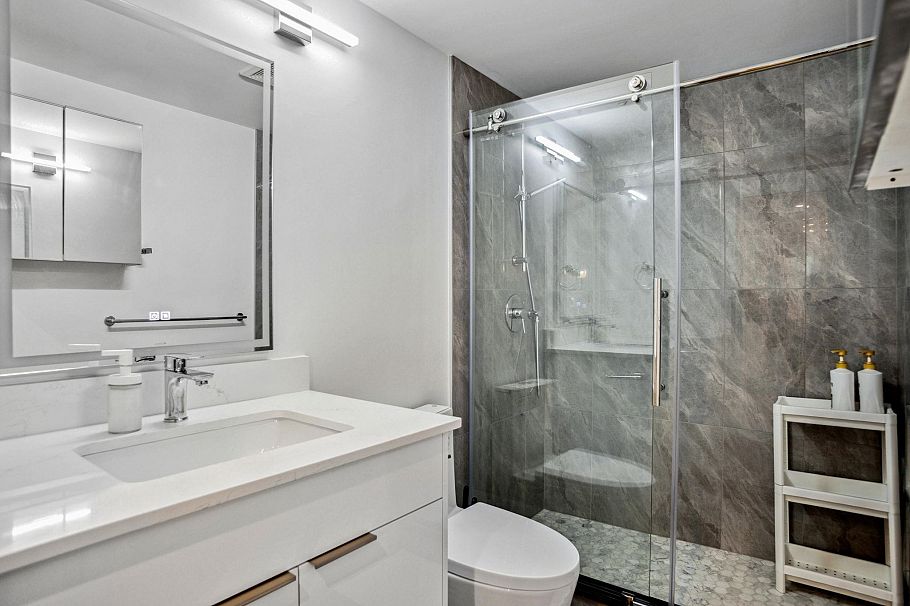 605 618 Abbott Street Vancouver, BC - 9