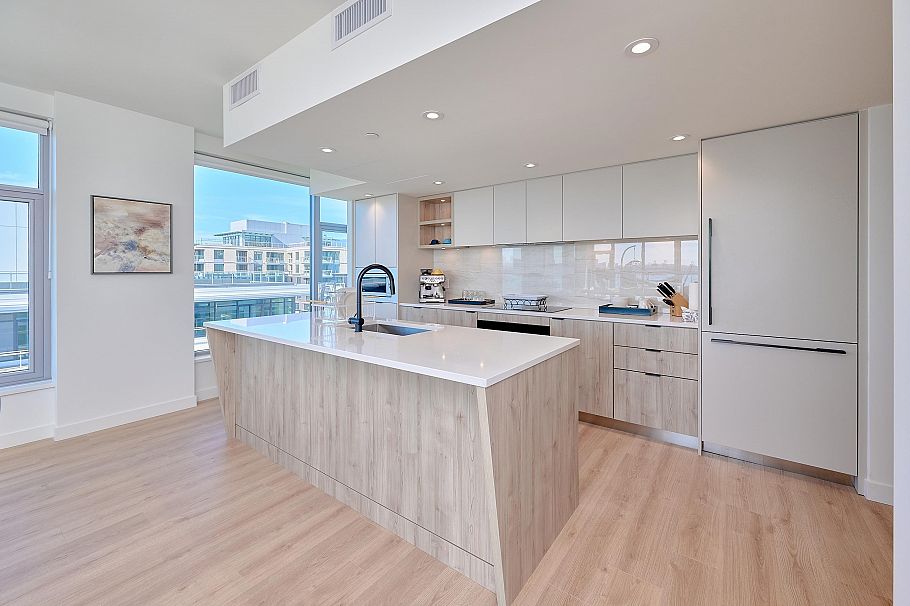 807 755 Harbourside Drive North Vancouver, BC - 16