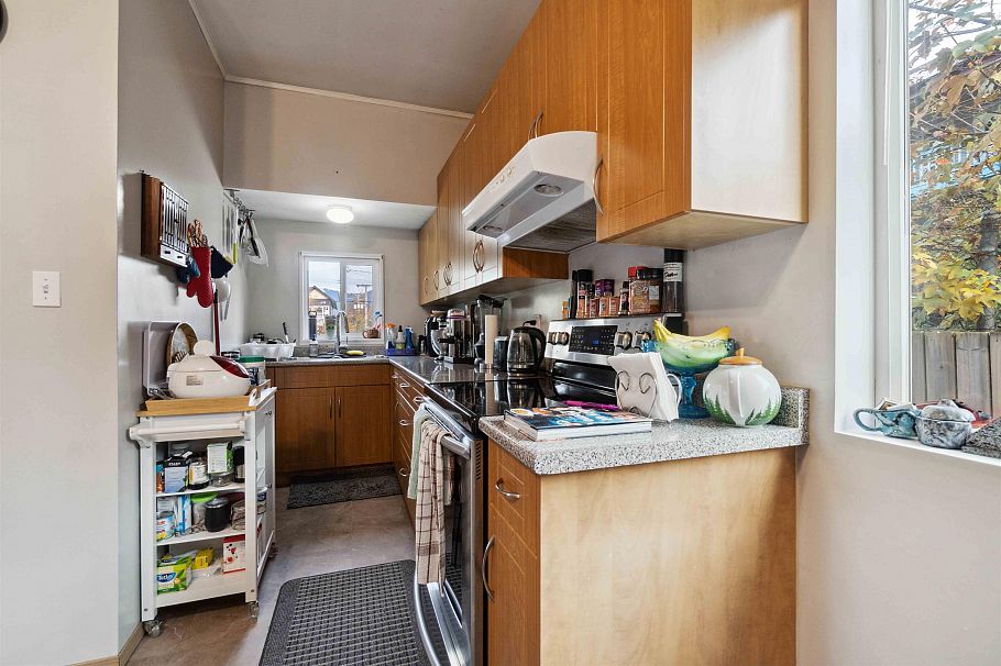 1649 Grant Street Vancouver, BC - 11