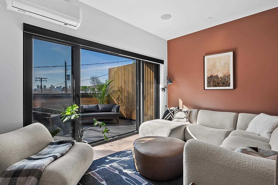 1331 Cotton Drive Vancouver, BC - 10