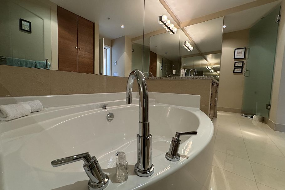 PH7 618 Abbott Street Vancouver, BC - 32