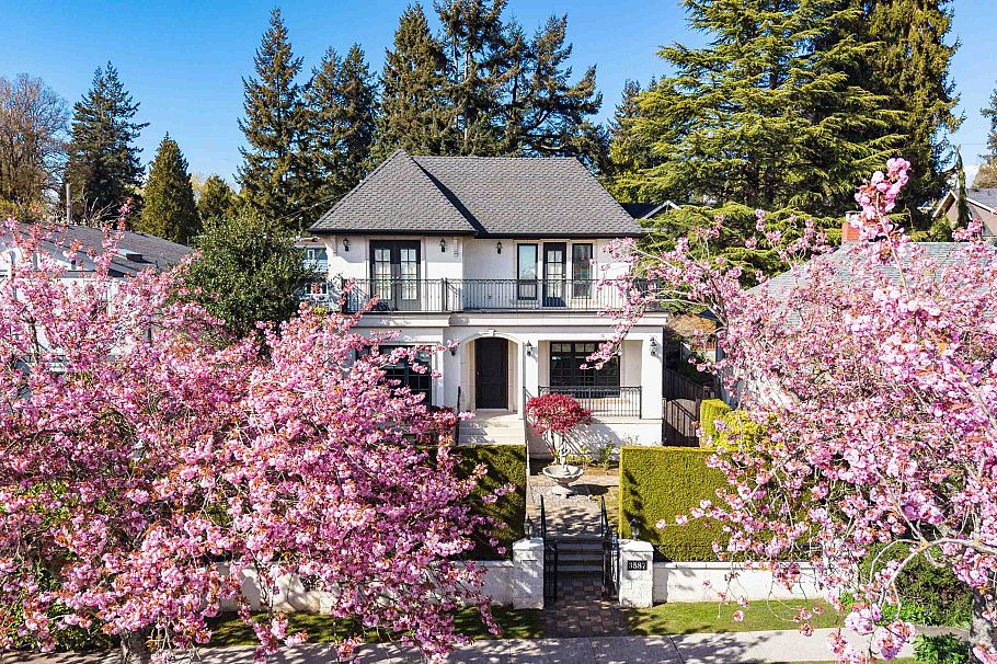 3587 W 38th Avenue Vancouver, BC - 1