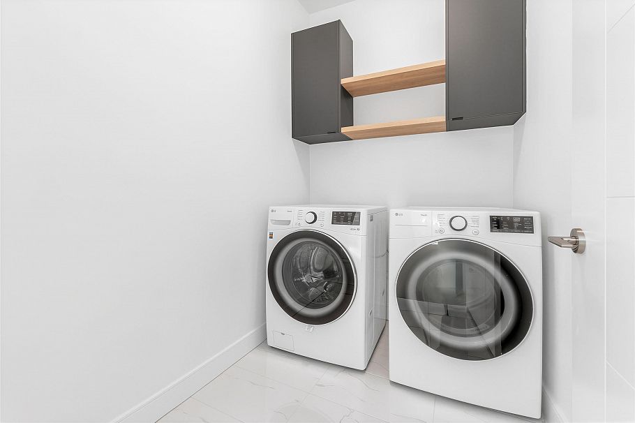 7355 Oak Street Vancouver, BC - 7