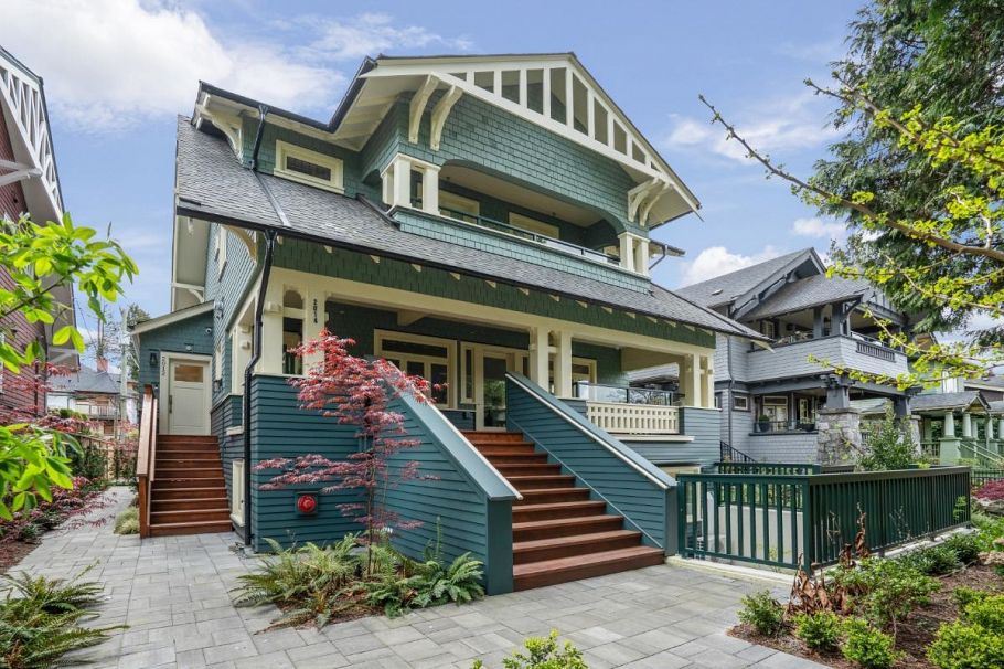 2012 W 15th Avenue Vancouver, BC - 1