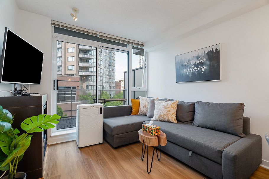 517 618 Abbott Street Vancouver, BC - 1