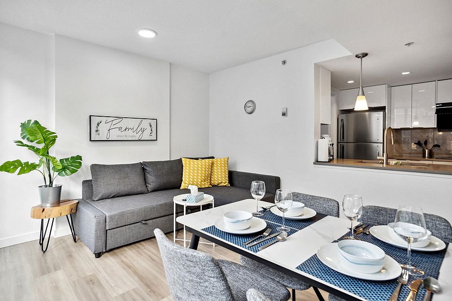 605 618 Abbott Street Vancouver, BC - 2