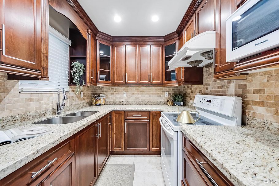 6167 Commercial Street Vancouver, BC - 24