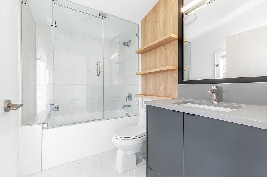 7355 Oak Street Vancouver, BC - 10