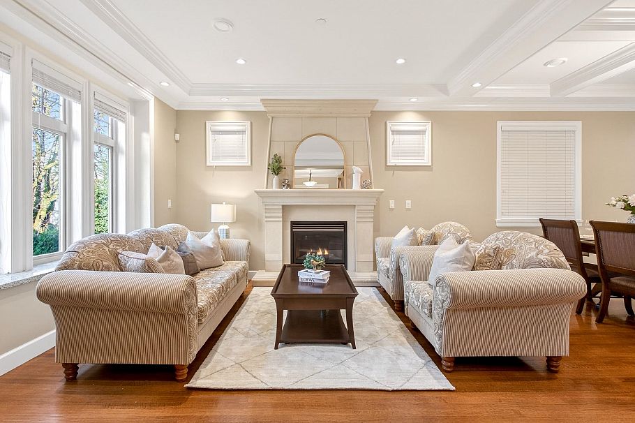 4532 W 15th Avenue Vancouver, BC - 3