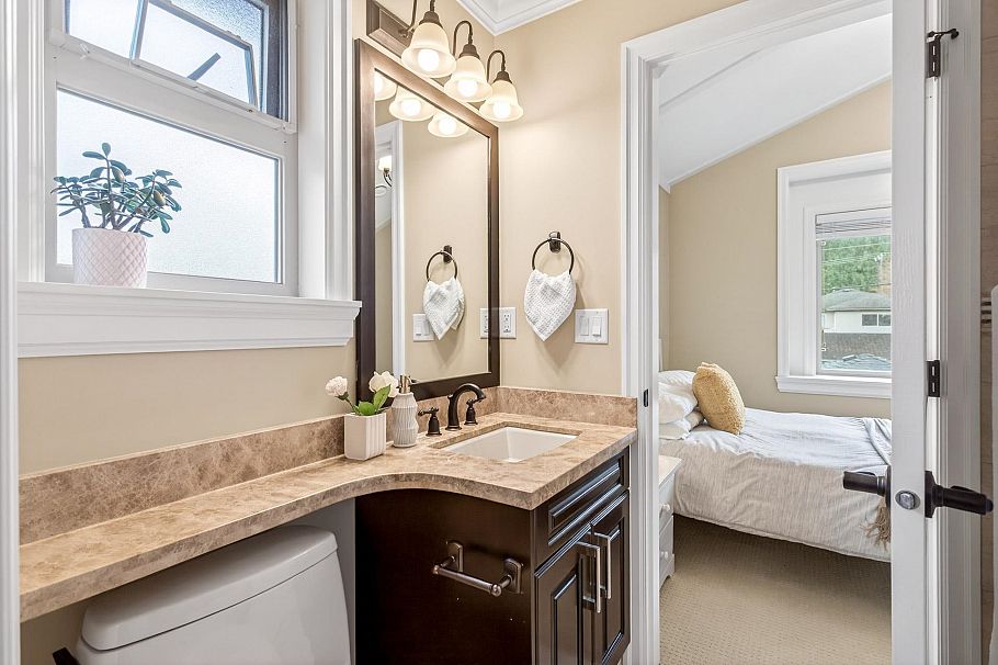 4532 W 15th Avenue Vancouver, BC - 27