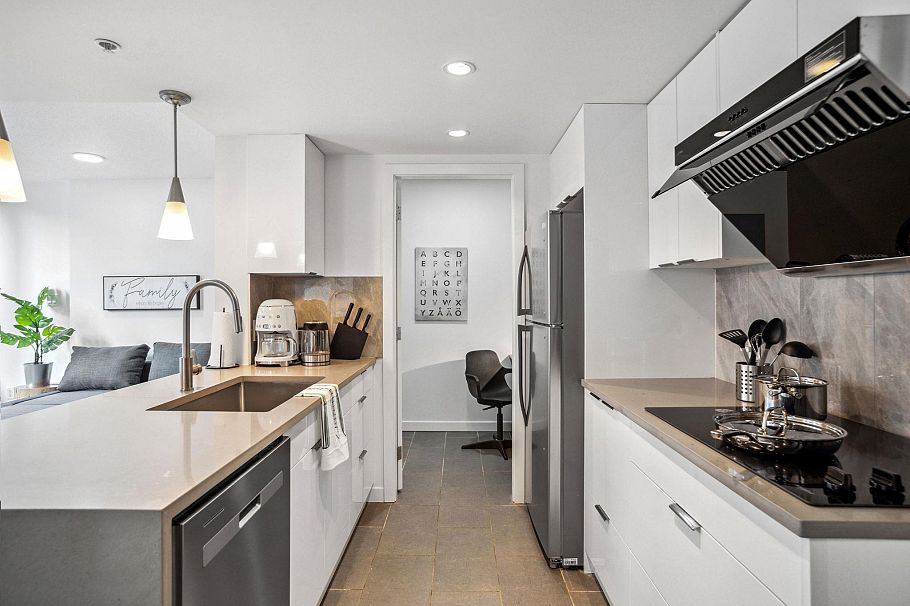 605 618 Abbott Street Vancouver, BC - 4