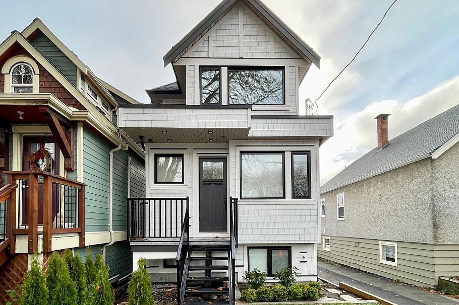 162 E 43rd Avenue Vancouver, BC - 1