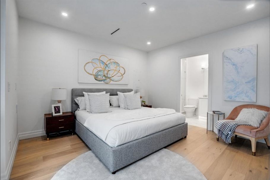 2012 W 15th Avenue Vancouver, BC - 24