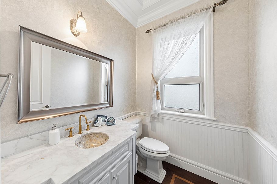 3587 W 38th Avenue Vancouver, BC - 24