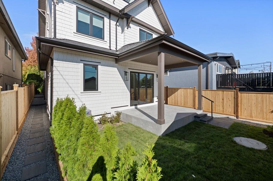 2 2680 E 5th Avenue Vancouver, BC - 35