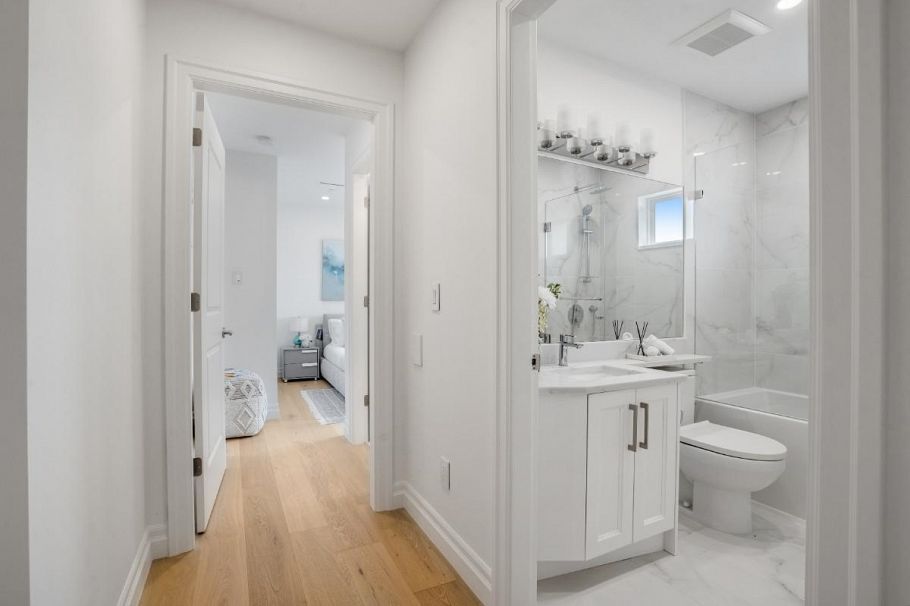 2012 W 15th Avenue Vancouver, BC - 22